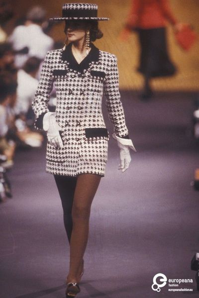 90s Runway Fashion Dior, Legally Blonde Halloween, Vintage Chanel Runway, Fem Chuuya, 80s Runway Fashion, 1980s Chanel, Chanel 80s, Coat Chanel, Blonde Halloween