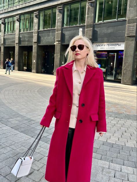 Elegant fuchsia cashmere coat Cashmere Coat, Aesthetic Fashion, Fashion Looks, Cashmere, Fashion Outfits