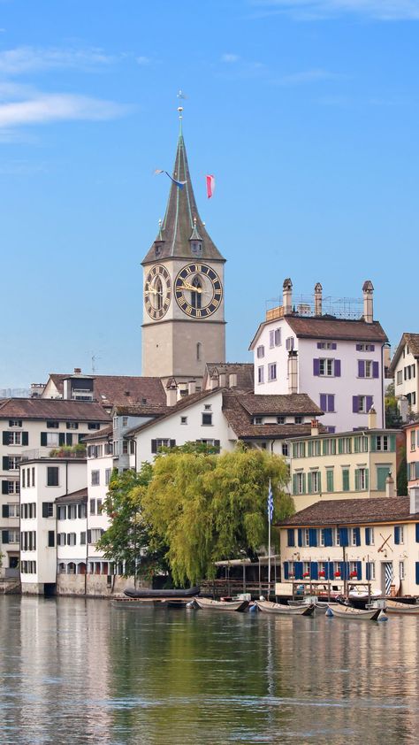 🏙️ Esplora Zurigo: Città di cultura e modernità! Scopri l'arte, il lago sereno e l'effervescenza urbana. Gusta la cioccolata svizzera e immergiti nell'atmosfera cosmopolita. #Zurigo #ViaggioZurigo #CulturaSvizzera #TravelGoals 📸🗺️ Eternal Sunshine, Zurich, House Styles, Building, Travel