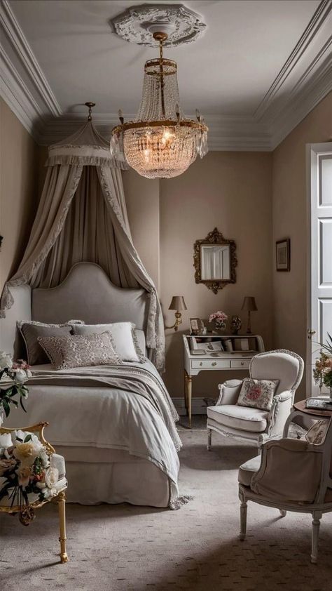 Royal Small Bedroom, Small French House Interior, Small Bedroom French Style, Elegant Vintage Bedroom Ideas, Small Bedroom Canopy Bed, Small French Bedroom Ideas, Small Classy Bedroom, Small French Bedroom, Small French House