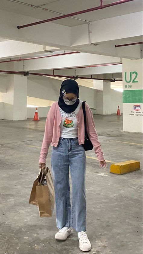 Cardigan Outfit Hijab Casual, Crop Cardigan Outfit Hijab, Ootd Boyish, Ootd Cardigan Crop, Outfit Cardigan Hijab, Y2k Hijab, Rajut Outfit, Cardigan Outfit Hijab, Cardigan Hijab