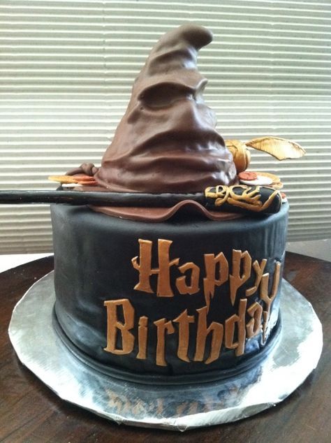 inspiration for harry potter cake for a groom's cake Harry Potter Birthday Cake Ideas, Tort Harry Potter, Hat Birthday Cake, Gateau Harry Potter, Harry Potter Birthday Cake, Harry Potter Sorting, Harry Potter Sorting Hat, Teen Cakes, Harry Potter Bday