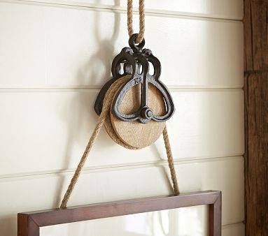 Rustic Pulley Frame Hanger with Rope ~ awesome rustic way to hang pictures Hang Pictures, Barn Living, Frame Hangers, Gallery Frames, Mirror Hanging, Deco Retro, Rustic Wall, Hanging Pictures, Baby Furniture