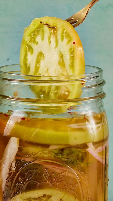 Things To Do With Green Tomatoes, Pickled Green Beans Recipe, Refrigerator Pickled Green Tomatoes, Pickling Tomatoes, Pickling Green Tomatoes, Pickled Tomatoes Recipe, Green Pickled Tomatoes Recipe, Pickled Strawberries, Pickled Green Tomatoes Recipe Easy