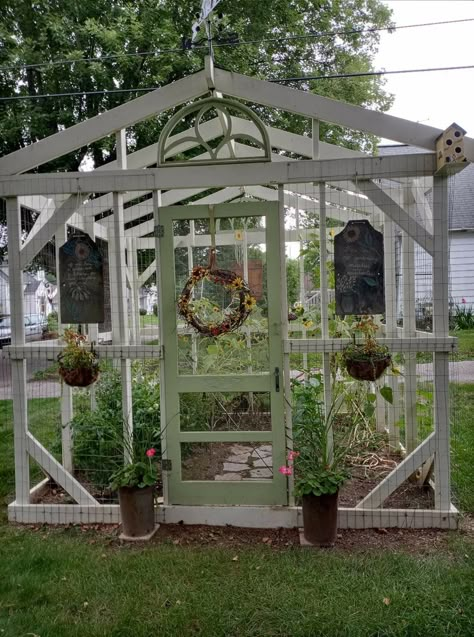 Enclosed Garden Structures, Garden Small Space, Wedding Dresses Garden, Growing Hacks, Landscape Design Garden, House Gardening, Enclosed Garden, Fenced Vegetable Garden, Orchard Garden