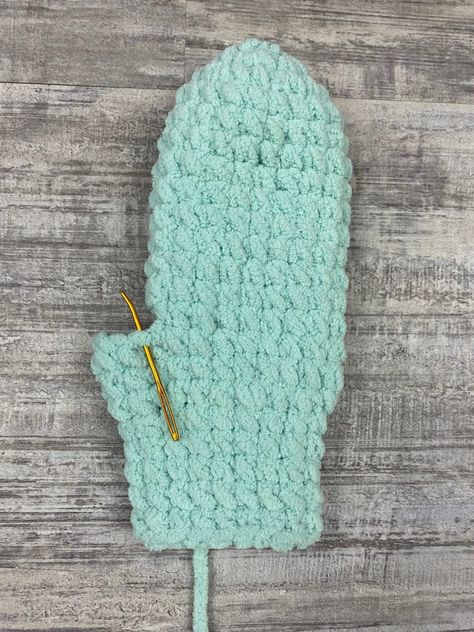 Feel Good Mittens – A Quick & Easy Crochet Pattern – Jaded Crochet Flip Top Mittens Pattern Free, Crochet Mittens Free Pattern Women, Crocheted Mittens Free Pattern Easy, 2 Needle Mittens Free Pattern, Quick Crochet Mittens, Crochet Mitten Patterns, Crochet Toque, Quick Easy Crochet, Bulky Yarn Crochet