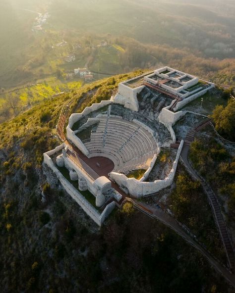 It Is One Of The Most Evocative Archaeological Sites In Italy Architecture Antique, High Ground, San Nicolas, Roman Architecture, Ancient Architecture, Place Of Worship, Archaeological Site, Ancient Rome, Ancient Civilizations