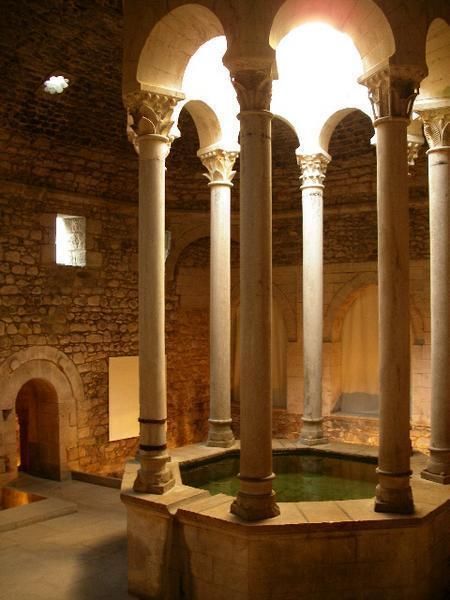 Roman Bathroom, Roman Bath House, House Columns, Bath Houses, Roman Baths, Roman Architecture, Layout Architecture, Biome, Bath House