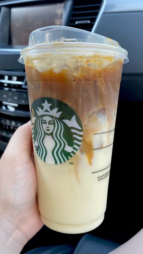 Iced Caramel Macchiato Starbucks, Caramel Macchiato Starbucks, Carmel Macchiato, Caramel Drinks, Iced Caramel Macchiato, Ice Caramel Macchiato, Starbucks Caramel, Starbucks Coffee Drinks, Easy Coffee Recipes