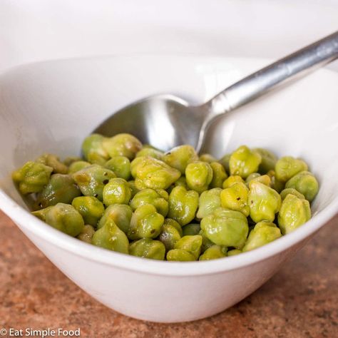 Fresh Raw Green Chickpeas ( Garbanzo Beans ) Recipe - Eat Simple Food Green Chickpeas Recipes, Raw Garbanzo Bean Recipes, Garbonzo Beans, Green Chickpeas, Roasted Cabbage Wedges, Garbanzo Bean Recipes, Easy Coleslaw, Creamy Mushroom Pasta, Bean Cakes