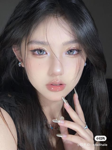 Douyin Beauty, Makeup For White Dress, Warm Tone Makeup, Makeup Asia, Makeup Layout, Makeup Ulzzang, Aesthetic Asian, Skin Tone Makeup, Asian Makeup Looks