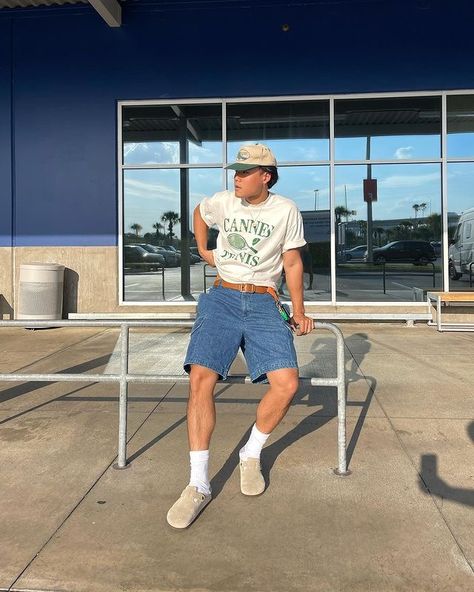 Jean Shorts Men Outfit, Boston Outfits, Men Outfit Ideas, Outfit Ideas 2024, Birkenstock Outfit, Mens Shorts Outfits, Mens Summer Outfits, Mens Casual Outfits Summer, Outfits Hombre