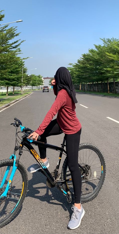 Style Olahraga Hijab, Outfit Jogging Hijab, Ootd Jogging, Modest Athletic Wear, Hijab Sport Outfit, Outfit Jogging, Ootd Gym, Nz Fashion, Foto Aesthetic