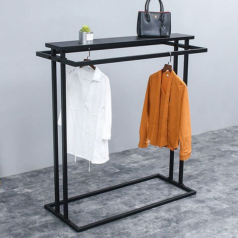 Boutique Clothing Rack, Cheap Clothing Stores, Clothing Rack Display, Clothing Store Displays, Clothing Store Interior, Retail Store Interior Design, Metal Clothes Rack, Clothing Store Design, Store Design Boutique