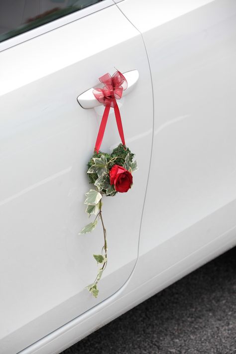 Prom Car, 2023 Cars, Wedding Car Deco, Mirror Decor Ideas, Bridal Car, Wedding Car Decorations, Unique Floral Arrangements, Car Deco, Hanging Ideas