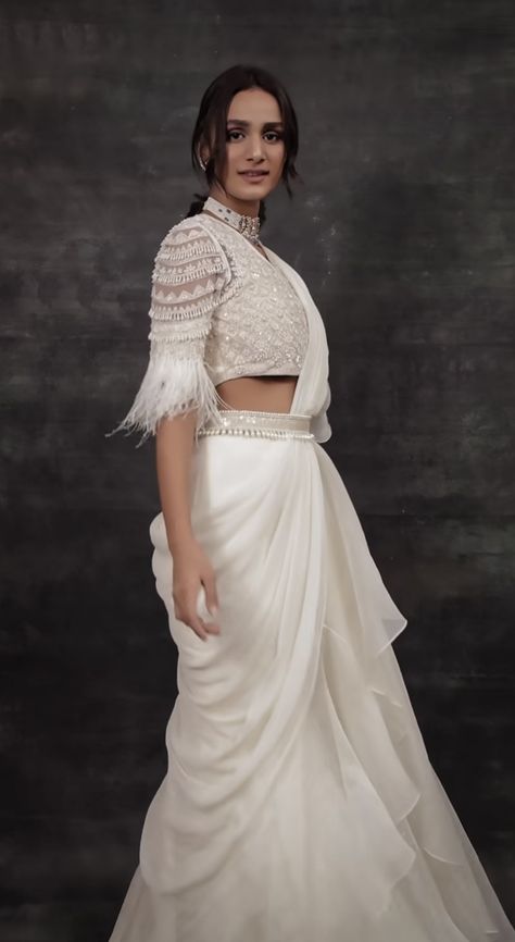 Simple Boho Wedding Dress Casual, Boho Wedding Dress Casual, Simple Boho Wedding Dress, Simple Boho Wedding, Wedding Dress Casual, Designer Dresses Elegant, Indian Dress Up, Lehenga Designs Simple, Fancy Sarees Party Wear