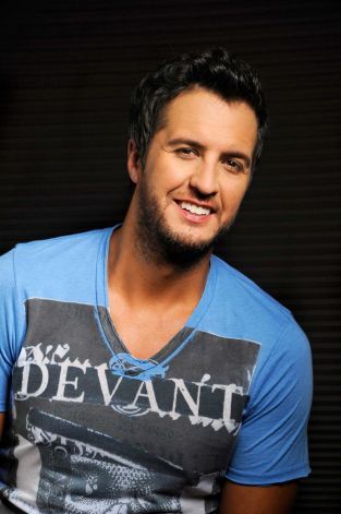 Luke Bryan Family, Luke Bryan Fan, Luke Bryan Pictures, Side Pose, Shake It For Me, Entertainer Of The Year, Country Music Artists, Country Music Stars, Country Stars