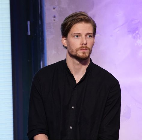 Get to Know Hunter Parrish, the Actor Playing Rebecca's Love Interest on This Is Us Good Girls Revolt, Hunter Parrish, Mary Louise Parker, Special Victims Unit, Blonde Guys, Good Wife, Real Life Stories, Celebrity Entertainment, Special Person