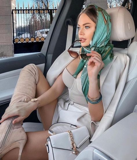 Gucci Scarf Outfit, Scarf Street Style, Headscarf Ideas, Head Scarf Outfit, Single Parents, Gucci Scarf, Hair Scarf Styles, Rich Girl Lifestyle, Girl Lifestyle