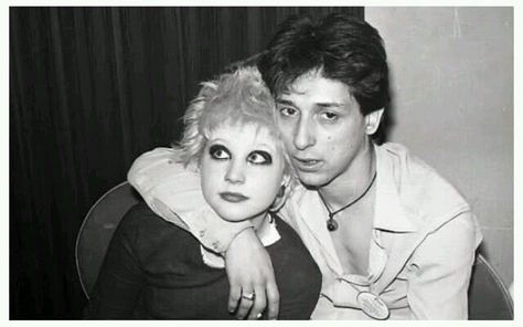 Freak kings on Instagram: "#JohnnyThunders & #DebbieJuvenile" Thunder Outfit, Punk Rock Girls, New York Dolls, Sid And Nancy, Johnny Thunders, 70s Punk, 80s Punk, Punk Culture, Punk Princess