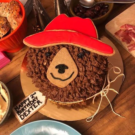 https://encrypted-tbn0.gstatic.com/images?q=tbn:ANd9GcT_11maIyeCSxaOohHEsy_-YfWheG88lsILp8vFwSoReSoXsEPyKT_EkWOb&s=10 Paddington Bear Cupcakes, Paddington Bear Cake, Chocolate Celebration Cake, Paddington Party, Paddington Bear Party, Birthday Baking, Leo Birthday, Bear Birthday Party, 2 Birthday Cake