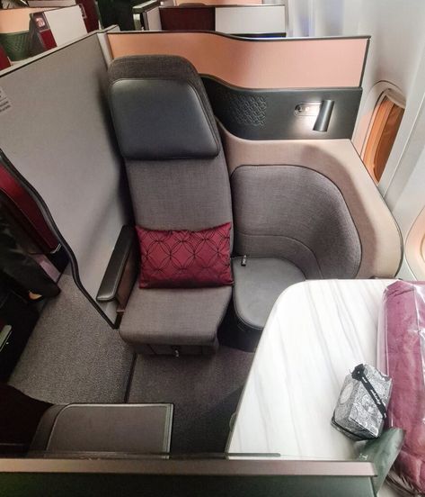 Q Suite Qatar Airways, Qatar Business Class Cabin, Bahrain Airport, Qatar Airways Business, Kuwait Airways, Oman Air, Gulf Air, Business Class Seats, Etihad Airways