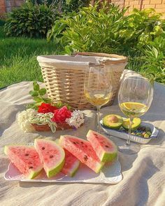 Date Food, Picnic Date Food, Picnic Pictures, Food Picnic, Picnic Aesthetic, Picnic Inspiration, Picnic Ideas, Picnic Date, Picnic Time