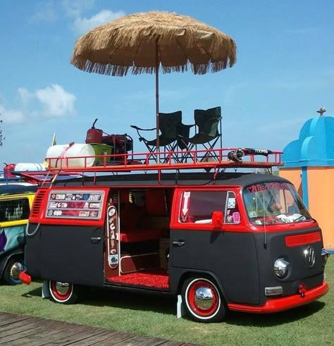 Kombi c/terraço Old Vw Bus, Vw Kampeerwagens, Kombi Food Truck, Kombi Trailer, Kombi Motorhome, Volkswagen Vans, Camper Hacks, Kombi Home, Volkswagen Van