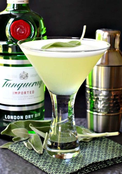 This Sage Gin Martini is going to be shaking up your cocktail hour or holiday party - in magical cocktail form! Halloween Martini Recipes, Tom Collins Drink Recipes, Expensive Alcohol, Tequila Drinks Recipes, Mixology Cocktails, Gin Drink Recipes, Gin Martini, Recipe Inspirations, Martini Party