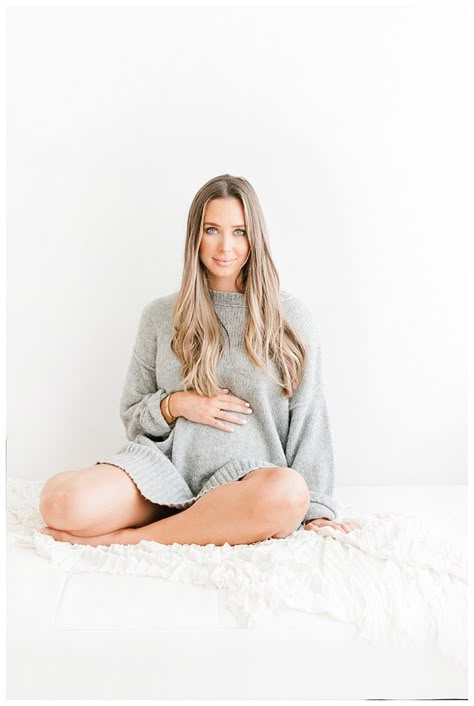 Cozy Sweater Maternity Shoot, Casual In Home Maternity Photos, Cozy Maternity Shoot Studio, Cozy Maternity Photoshoot, Maternity Sweater Photoshoot, Studio Session Ideas, Pregnant Studio Photography, Maternity Self Portrait, Simple Studio Maternity Photos