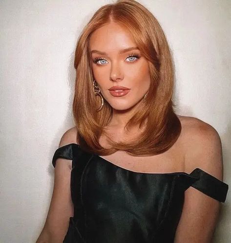 2024's Top Ginger Hair Color Trends: From Honey Hues to Fiery Copper Subtle Honey Highlights, Curly And Straight Hair, Honey Highlights, Abigail Cowen, Vintage Curls, Strawberry Blonde Hair Color, Textured Curly Hair, Winx Saga, Red Haired Beauty