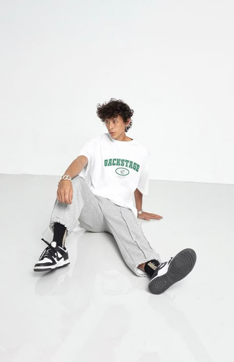 Ground Poses, Posing Aesthetic, Tshirt Photoshoot, Streetwear Photoshoot Ideas, T Shirt Photoshoot, Ugc Photography, Hoodie Photo, Apparel Photoshoot, Mens Poses