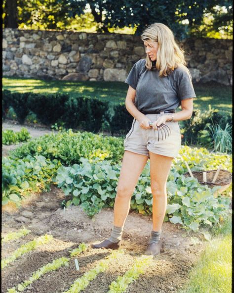 Coastal Gardens, Gardening Outfit, Love Garden, The Soil, Urban Garden, Martha Stewart, Farm Life, Aesthetic Outfits, Outfits Aesthetic