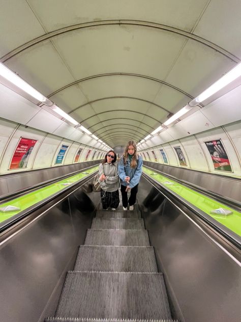 Metro Rail Photoshoot, 80s Aesthetic Retro Photography, Metro Photoshoot Aesthetic, Subway Photoshoot Aesthetic, Metro Station Photoshoot, Metro Station Aesthetic, Metro Pics, Metro Photoshoot, Subway Shoot