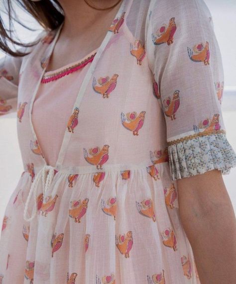 Shifon Kurti Pattern, Kurti Pattern, Simple Frock Design, Churidar Designs, Simple Kurta Designs, Simple Kurti Designs, Salwar Designs, Casual Indian Fashion, Kurta Neck Design