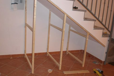 Mobile Sottoscala - Il Sito del Fai Da Te Under Stairs Closet, Cabinet Under Stairs, Beautiful Organization, Stairs Closet, Understair Storage, Closet Under Stairs, تحت الدرج, Stairs Storage, Diy Staircase