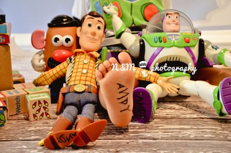 Toy Story Birthday Photoshoot, Toy Story Theme Photoshoot, Toy Story Themed Photo Shoot, Toy Story Birthday Pictures, Toy Story Picture Ideas Photo Shoot, Toy Story Birthday Photo Shoot Ideas, Toy Story Picture Ideas, Toy Story Birthday Picture Ideas, Toy Story Photo Shoot Ideas