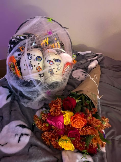 Couple Spooky Baskets, Spooky Basket For Gf, Bf Spooky Basket Ideas, Birthday Spooky Basket, Spooky Basket Aesthetic, Halloween Gift Baskets For Girlfriend, Halloween Birthday Basket, Spooky Basket For Girlfriend, Men Spooky Basket