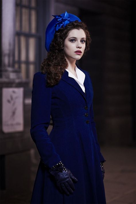 Love the Dracula costumes! Mina Murray, Dracula Nbc, Jessica De Gouw, Jaimie Alexander, Female Character Inspiration, Katie Mcgrath, Costume Drama, Movie Costumes, Historical Costume