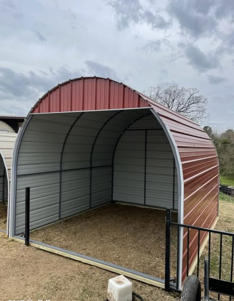 Sheep House Design, Hoop House Chickens, Cow Shed Design, Poultry Farm Design, Shed Design Plans, Sheep House, Horse Shed, Livestock Barn, Cow Shed