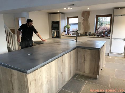 cast concrete bar top - Google Search Polished Concrete Worktop, Diy Concrete Projects, Concrete Worktop, Water Cement Ratio, Window Fireplace, Concrete Dye, Countertop Table, Concrete Sinks, Victorian Style House