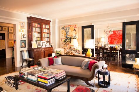 There are those whose collections “look like the art advisor gave them every tip, and they went with it,” and then there’s Andy and Kate Spade. Room Decor Design, Andy Spade, Large Gallery Wall, Manhattan Apartment, Living Room Remodel, Room Remodeling, New Living Room, Interior Exterior, Living Room Designs