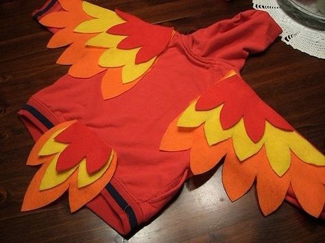 How to make an animal costume. Baby Parrot Costume - Step 1 Bird Hoodie Costume, Blackbird Costume, Baby Parrot Costume, Bird Wings Costume, Diy Parrot, Rooster Costume, Phoenix Costume, Parrot Costume, Parrot Wings