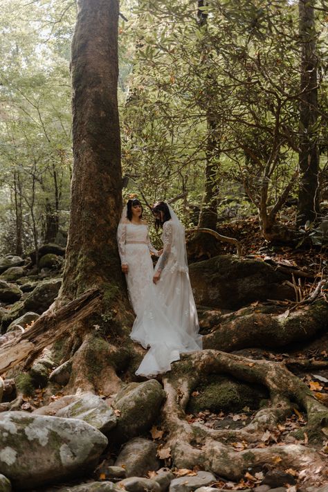 Outdoor Lesbian Wedding, Lesbian Fairytale Wedding, Lesbian Forest Elopement, Cottagecore Lesbian Wedding, Pagan Marriage, Wlw Elopement, Wlw Wedding Aesthetic, Sapphic Wedding, Raven Aesthetic