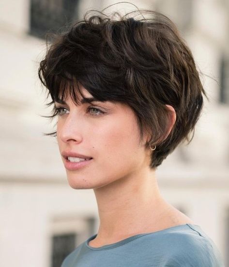 Pixie Bob français chic Short Hair For Women Over 50, French Pixie, Trendy Bob Hairstyles, Longer Pixie Haircut, Long Pixie Hairstyles, Thick Hair Cuts, Fine Straight Hair, Pixie Bob Haircut, Long Pixie Cuts