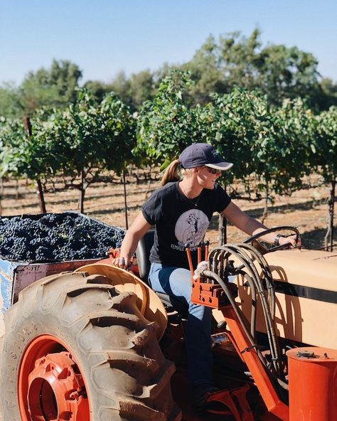 Why Female Farmers are a Big Deal • Runamuk Acres Farmer Photoshoot, Spring Kingdom, Farmer Woman, Women In Agriculture, Farming Landscape, Women Farmers, Farmer Life, Work Aesthetic, Life Goals Future