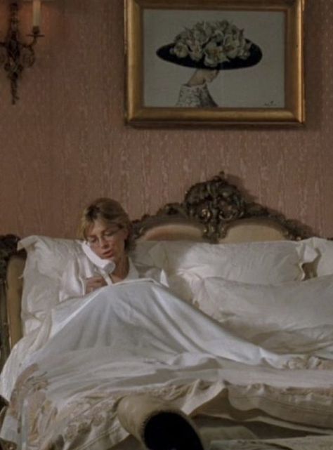 Nancy Myers Homes, Spaces Aesthetic, Nancy Meyers Aesthetic, Nancy Myers, Nancy Meyers Movies, The Parent Trap, Natasha Richardson, Parent Trap, Elizabeth James