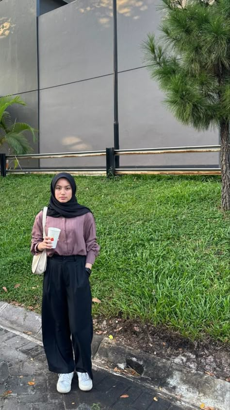 Style Kulot, Outfit Celana Kulot, Outfit Kulot, Outfit Hijab Simple, Kulot Pants, Outfit Ngampus, Outfit Hijab Casual, Stylish Outfits Casual, Ootd Hijab Casual