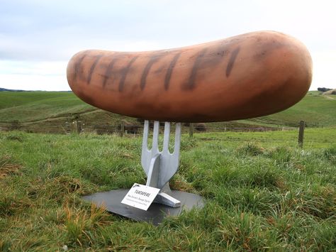 Tuatapere in the South Island is the newest New Zealand town with a giant mascot! This giant sausage has just been unveiled there... Roadside Attractions, Life Style, Hot Dogs, This Summer, New Zealand, Road Trip