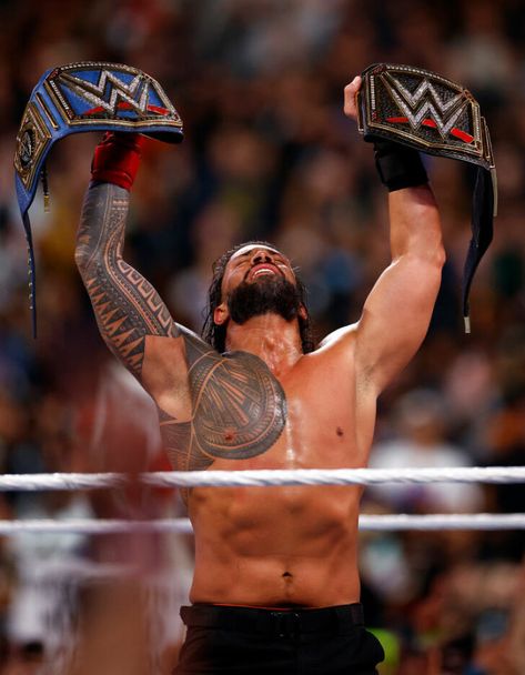 Roman Reigns Workout, Celebrity Actors, Usos Wwe, Wwe Tag Team Championship, Roman Reigns Smile, Roman Reigns Shirtless, Roman Reigns Wwe Champion, Wwe Superstar Roman Reigns, Wwe Tag Teams